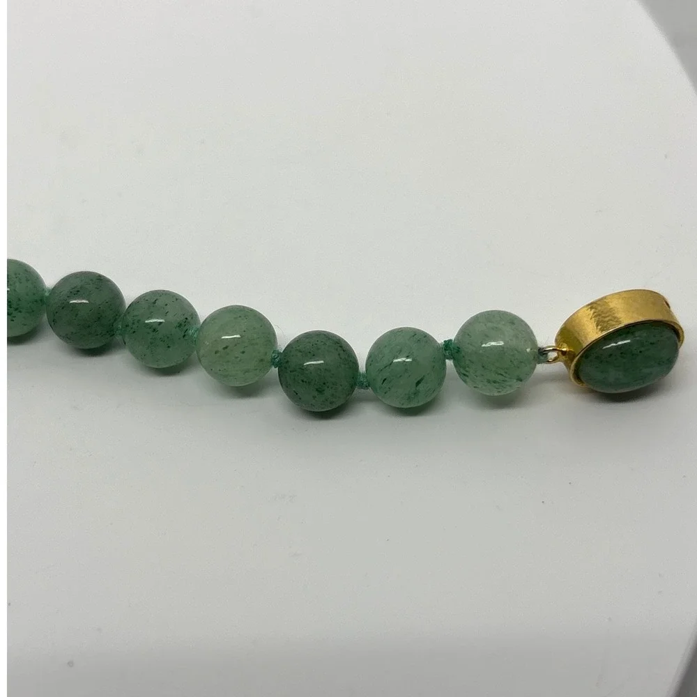 Green Aventurine‎ Beaded Bracelet Knotted Gold Tone Box Clasp 7.25 Inch Vintage